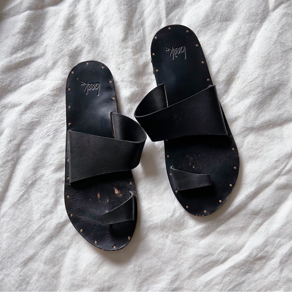 Beek Finch Black Sandals Sz 10